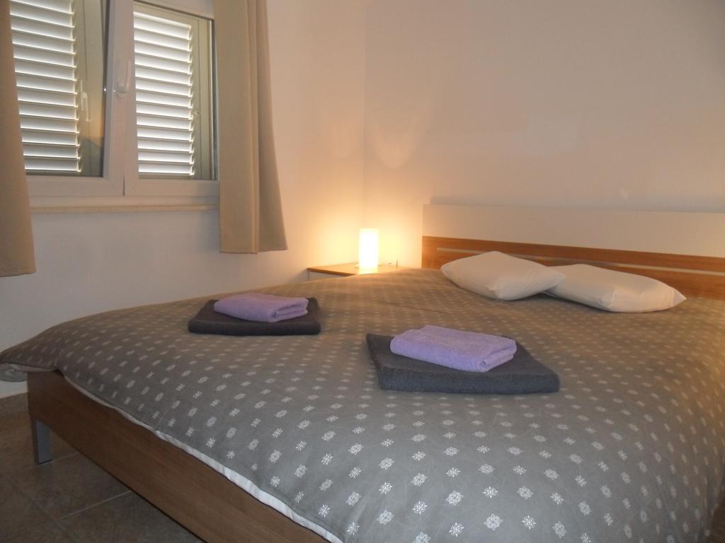 Natali - Heating Pool Trogir